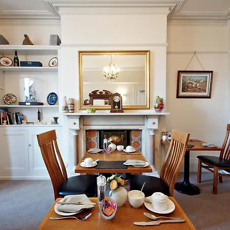 Bronte Guest house 4*
