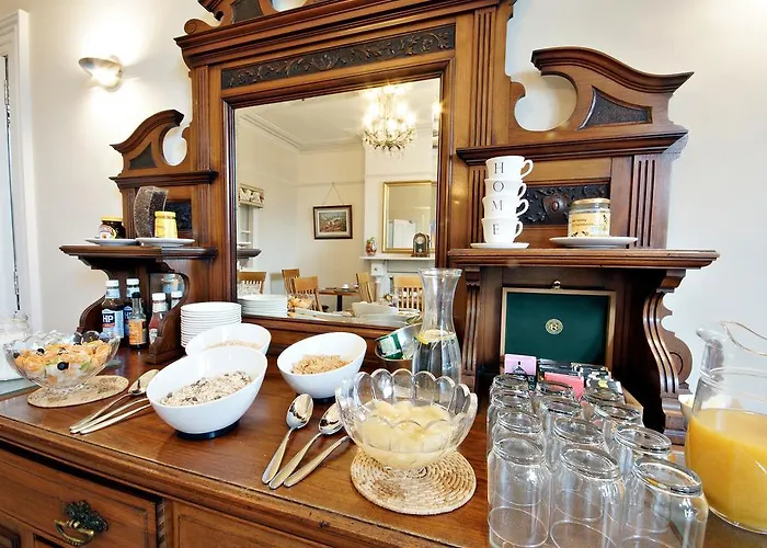 Πανσιόν Bronte 4*