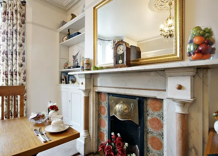 Bronte Πανσιόν 4*